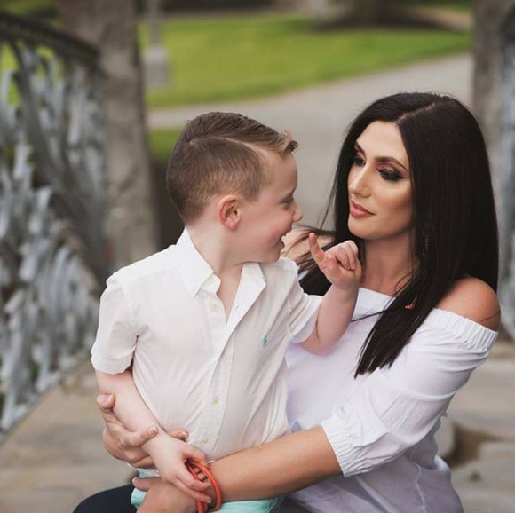 Meet your Posher, Tori - Picture 2 of 4